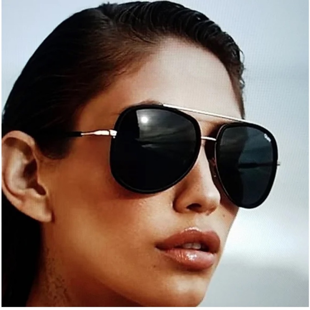 NEW! RARE ! Quay Needing Fame black aviators sunglasses